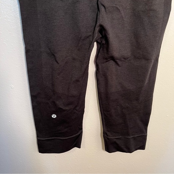 Lululemon Seamlessly Street Crop Black - Picture 10 of 16
